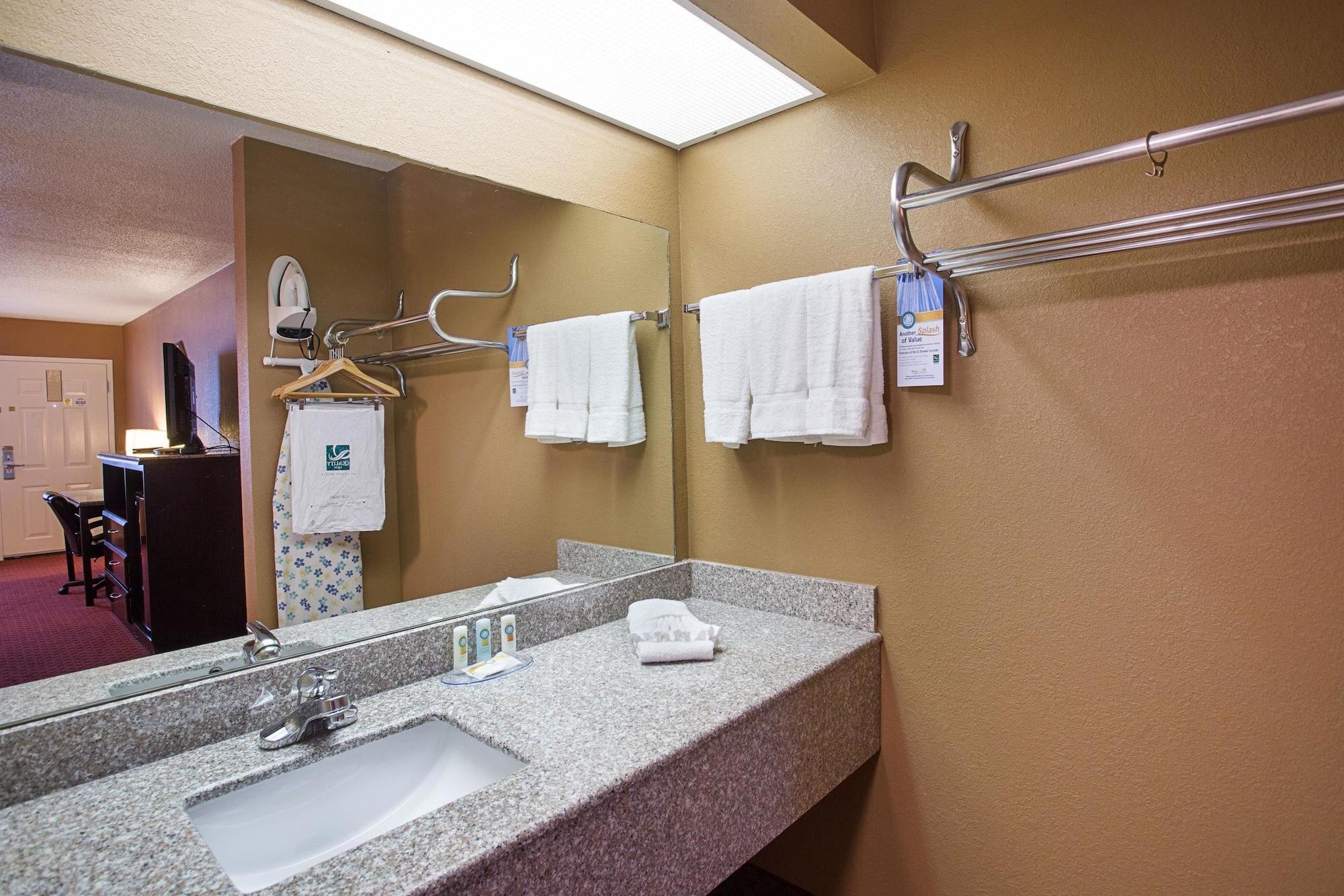 Quality Inn 3*