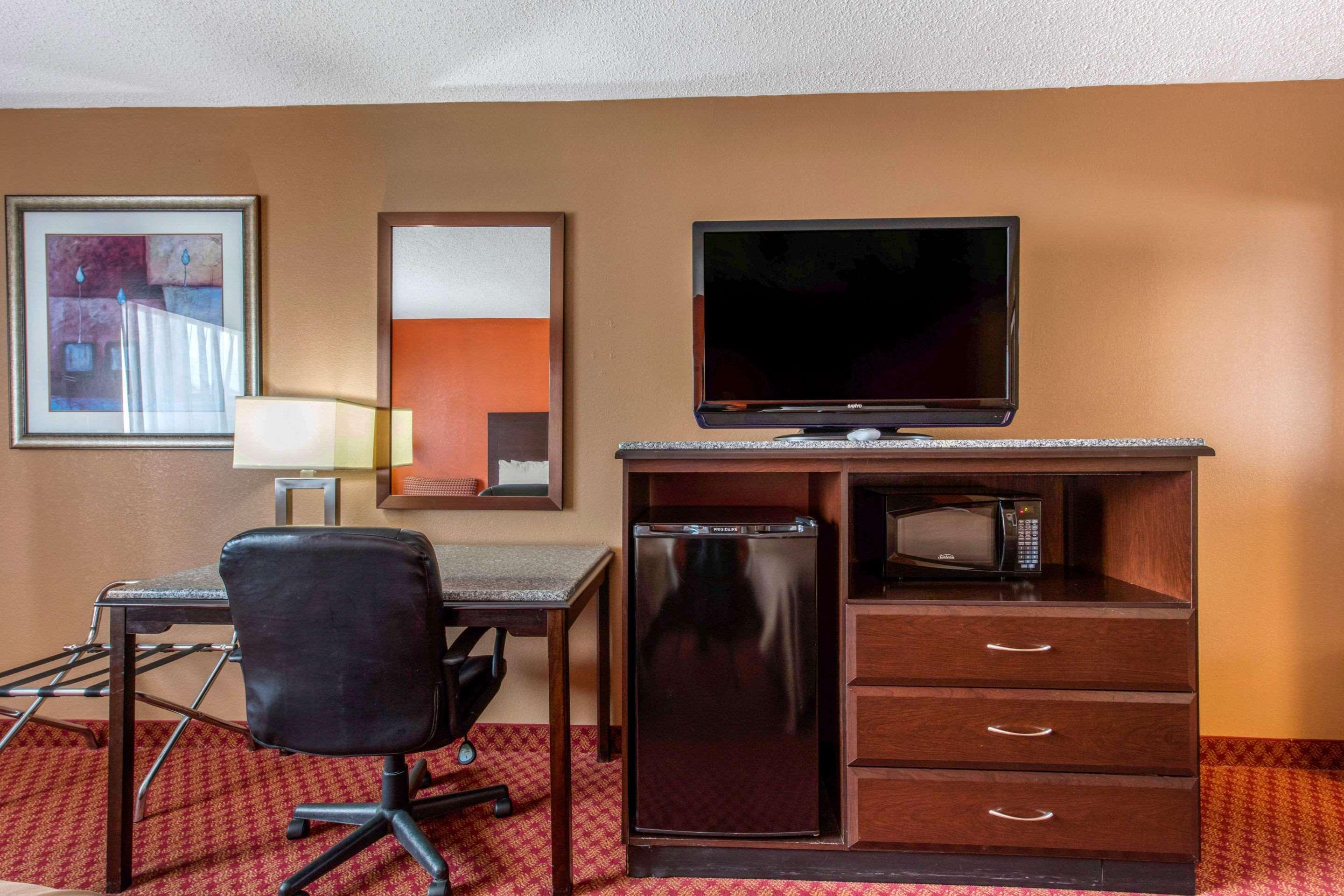 Quality Inn 3*
